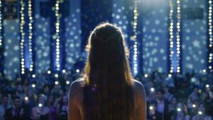 Carrie a Estranha 1×8