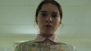 Carrie a Estranha 1×1
